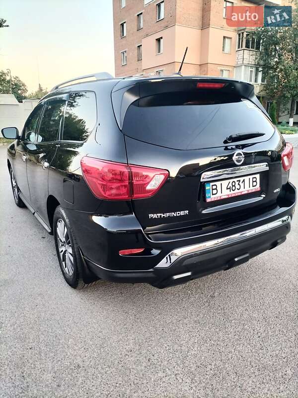 Позашляховик / Кросовер Nissan Pathfinder 2018 в Полтаві