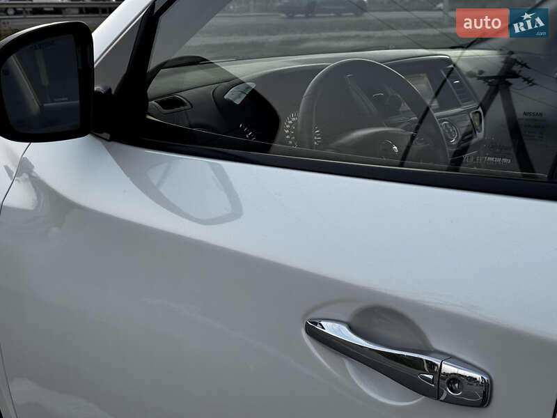 Внедорожник / Кроссовер Nissan Pathfinder 2015 в Луцке