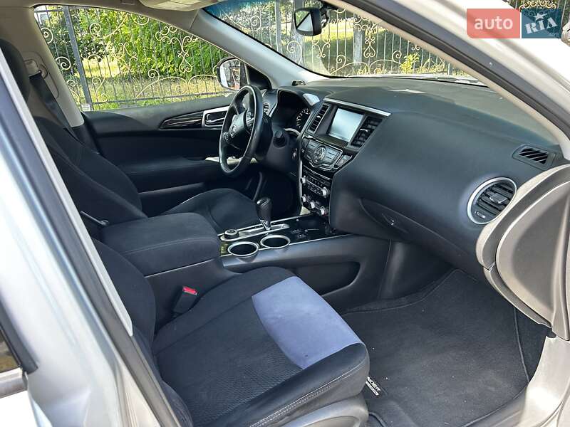 Позашляховик / Кросовер Nissan Pathfinder 2016 в Броварах фото 10 Позашляховик / Кросовер Nissan Pathfinder 2016 в Броварах