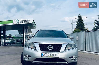 Внедорожник / Кроссовер Nissan Pathfinder 2015 в Ивано-Франковске