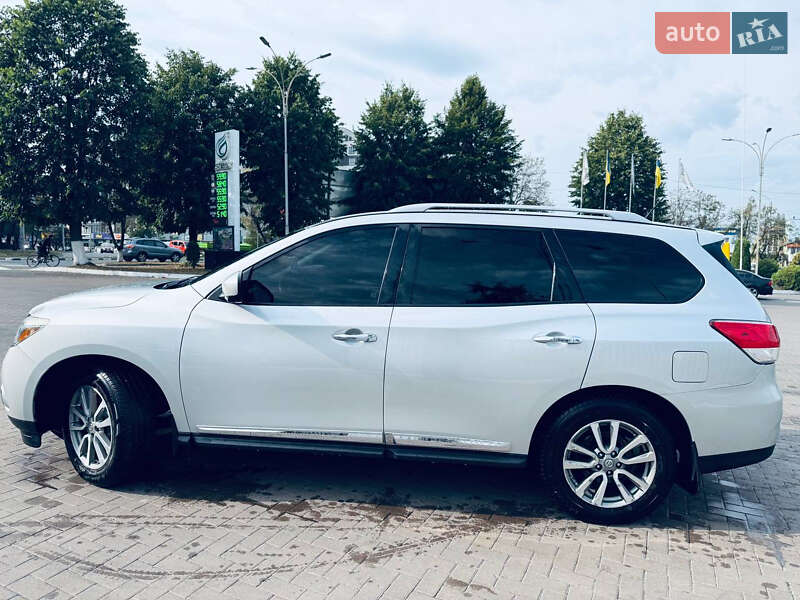 Позашляховик / Кросовер Nissan Pathfinder 2015 в Івано-Франківську