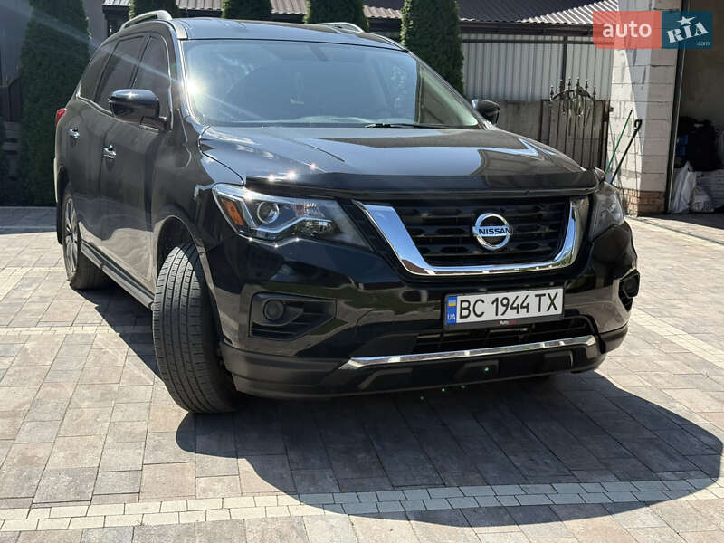 Позашляховик / Кросовер Nissan Pathfinder 2018 в Жовкві