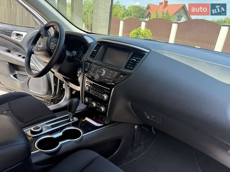 Позашляховик / Кросовер Nissan Pathfinder 2018 в Жовкві