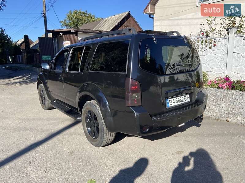 Внедорожник / Кроссовер Nissan Pathfinder 2006 в Александрие