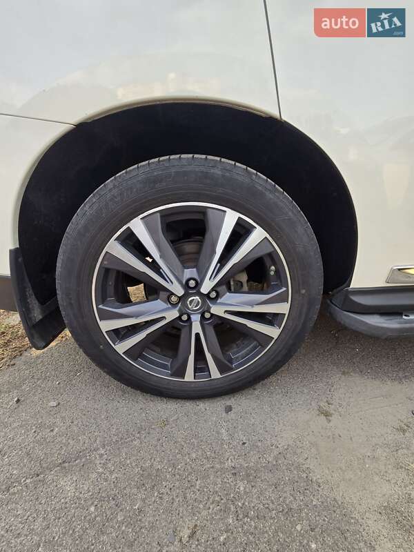 Внедорожник / Кроссовер Nissan Pathfinder 2016 в Киеве фото 19 Внедорожник / Кроссовер Nissan Pathfinder 2016 в Киеве