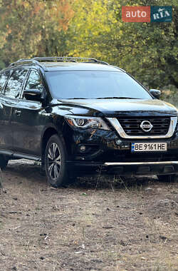 Внедорожник / Кроссовер Nissan Pathfinder 2017 в Николаеве