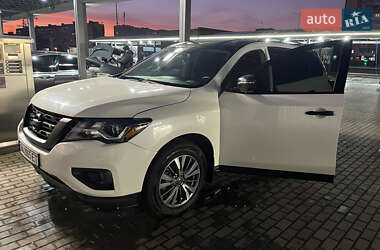 Позашляховик / Кросовер Nissan Pathfinder 2017 в Олександрії