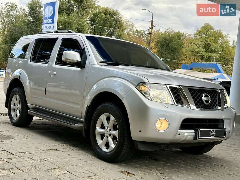 Внедорожник / Кроссовер Nissan Pathfinder 2012 в Днепре