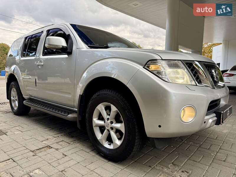Внедорожник / Кроссовер Nissan Pathfinder 2012 в Днепре
