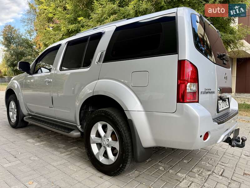 Внедорожник / Кроссовер Nissan Pathfinder 2012 в Днепре