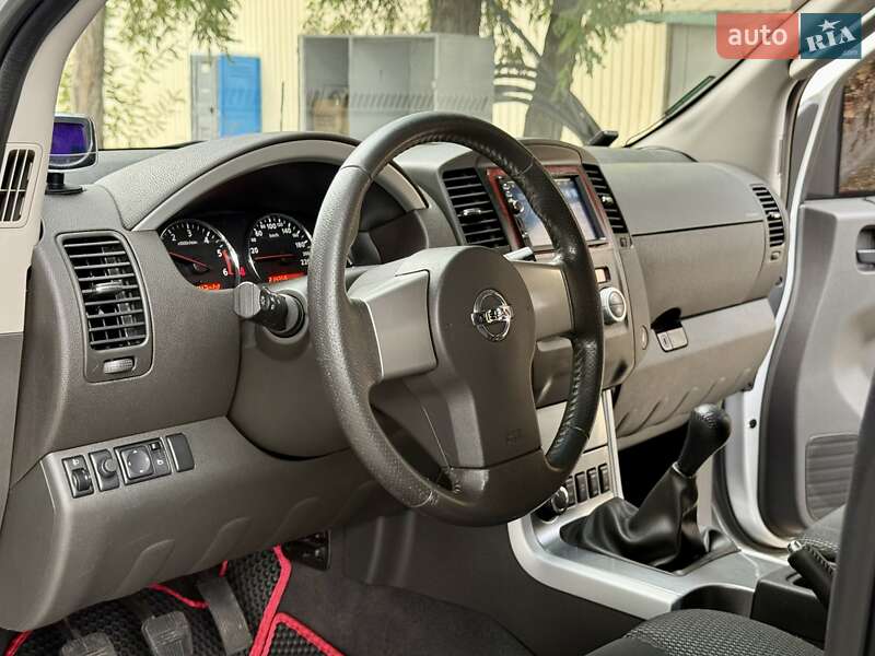 Внедорожник / Кроссовер Nissan Pathfinder 2012 в Днепре