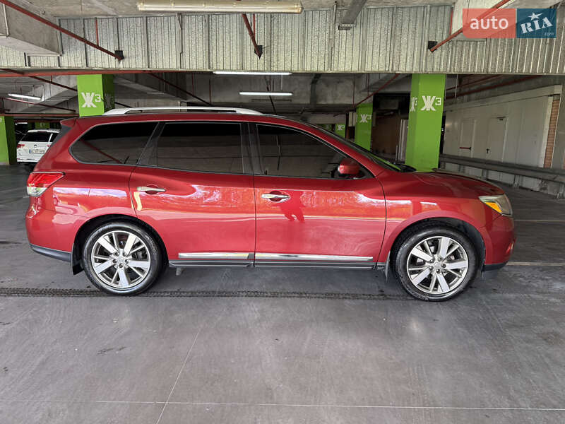 Внедорожник / Кроссовер Nissan Pathfinder 2015 в Львове