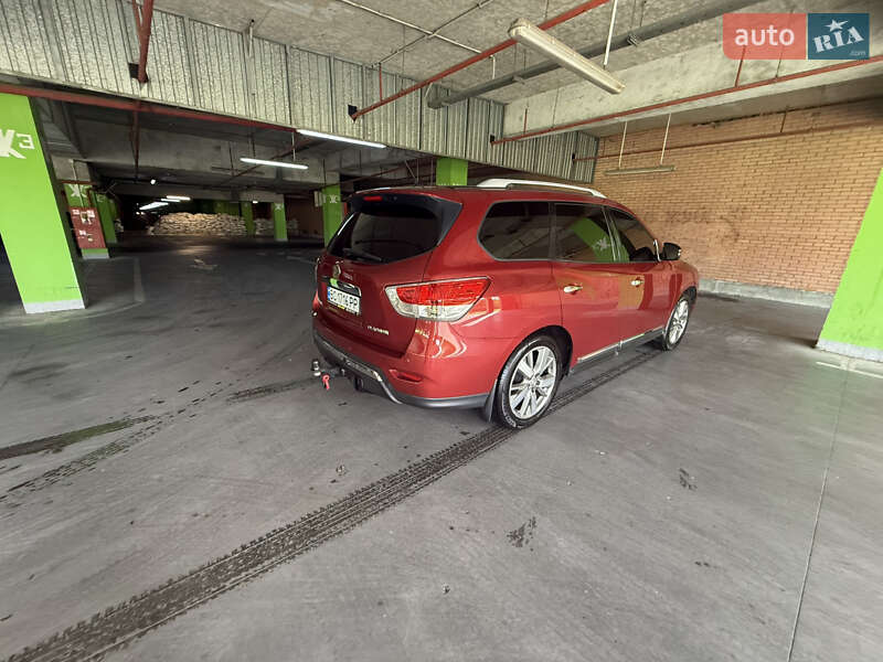 Внедорожник / Кроссовер Nissan Pathfinder 2015 в Львове