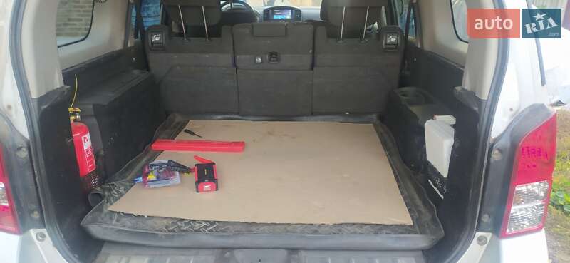 Внедорожник / Кроссовер Nissan Pathfinder 2012 в Краматорске