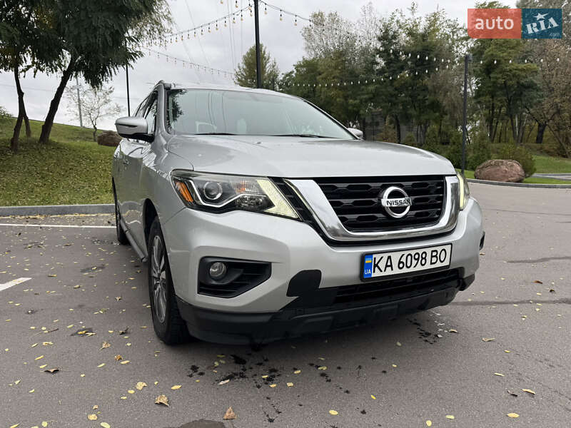Внедорожник / Кроссовер Nissan Pathfinder 2016 в Киеве