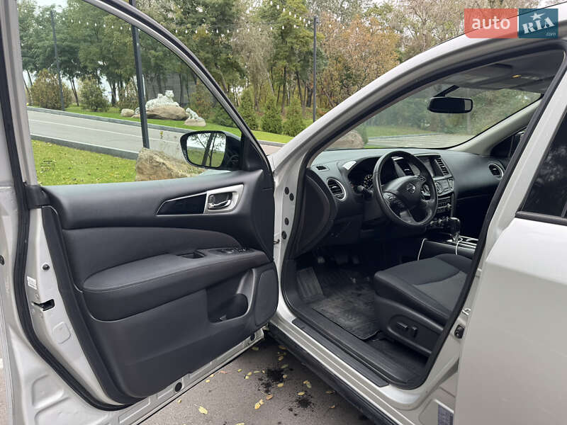 Внедорожник / Кроссовер Nissan Pathfinder 2016 в Киеве