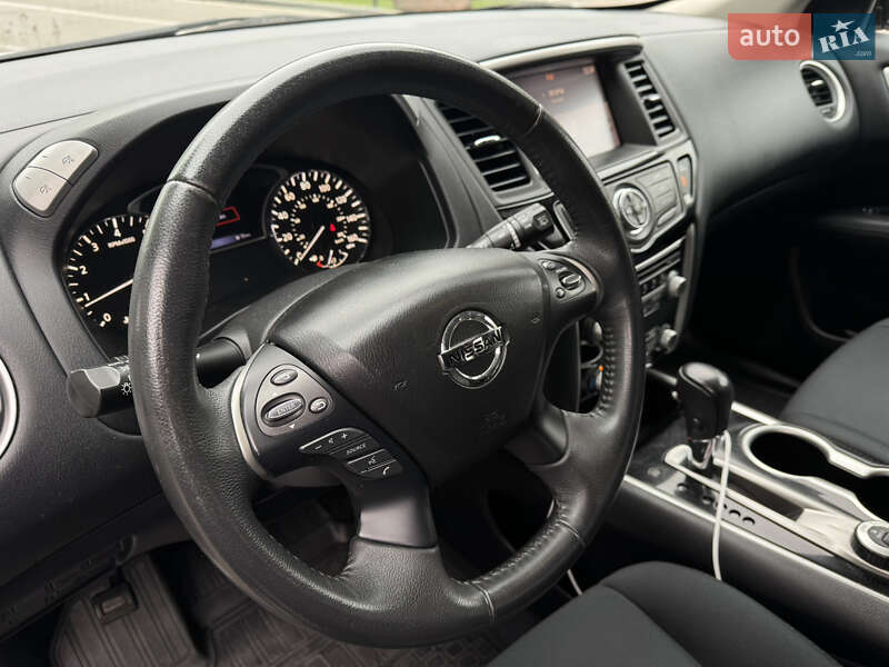 Внедорожник / Кроссовер Nissan Pathfinder 2016 в Киеве