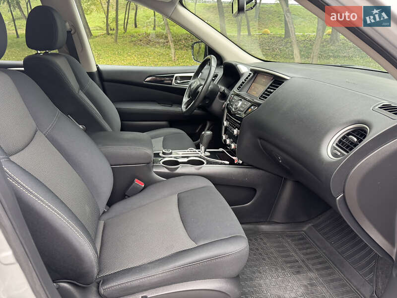 Внедорожник / Кроссовер Nissan Pathfinder 2016 в Киеве