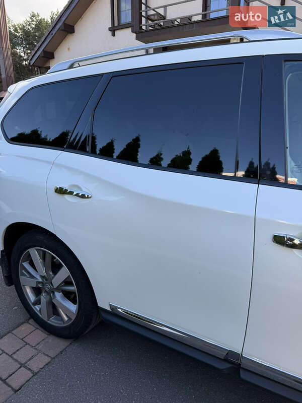 Позашляховик / Кросовер Nissan Pathfinder 2015 в Києві