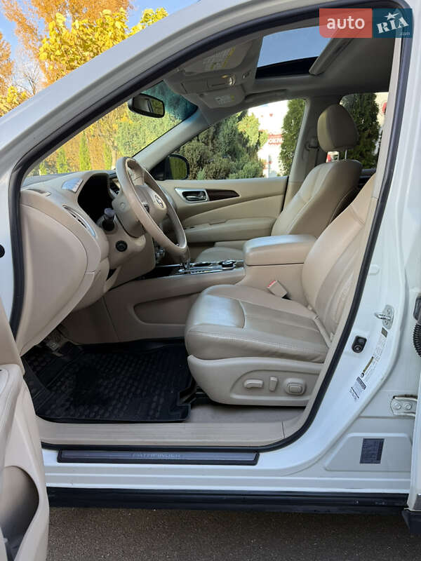 Позашляховик / Кросовер Nissan Pathfinder 2015 в Києві