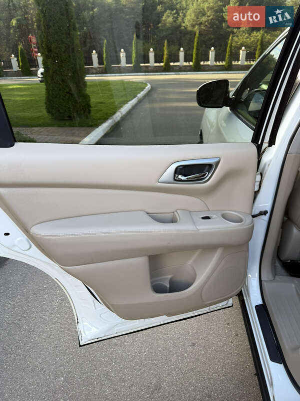 Позашляховик / Кросовер Nissan Pathfinder 2015 в Києві