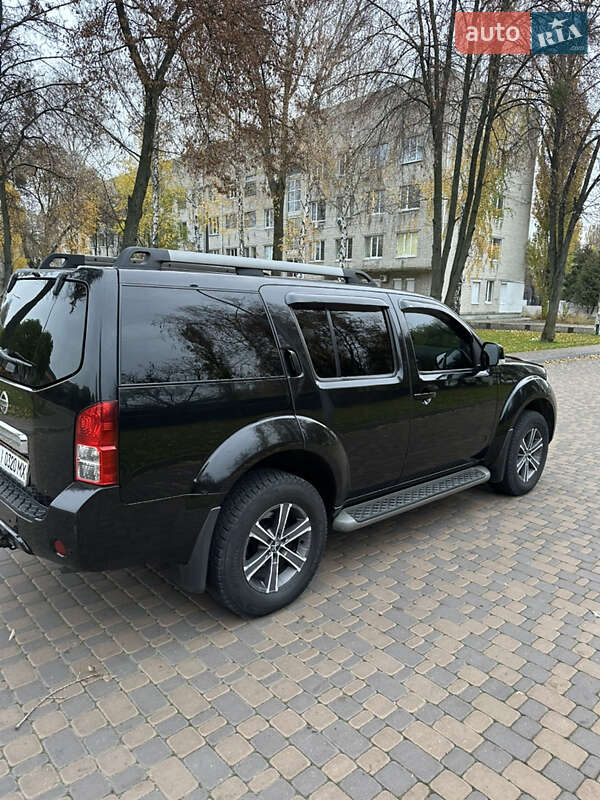 Внедорожник / Кроссовер Nissan Pathfinder 2012 в Броварах