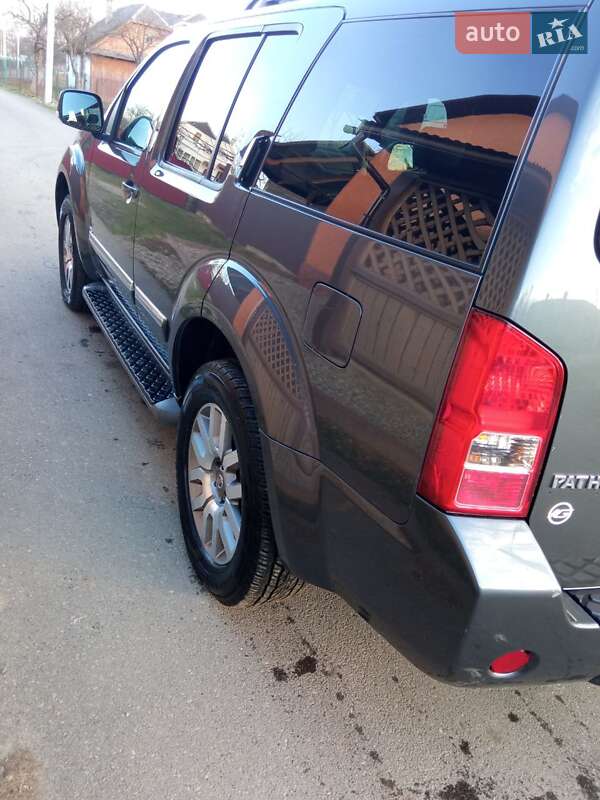 Позашляховик / Кросовер Nissan Pathfinder 2013 в Івано-Франківську