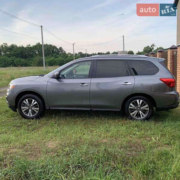 Внедорожник / Кроссовер Nissan Pathfinder 2017 в Вараше