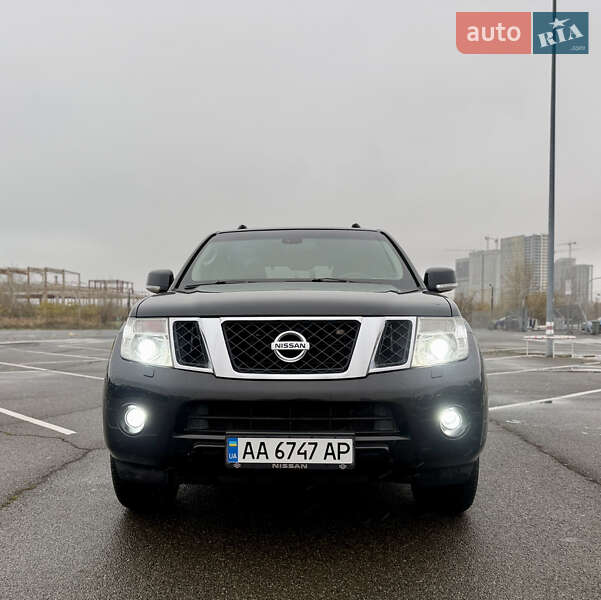 Внедорожник / Кроссовер Nissan Pathfinder 2011 в Киеве