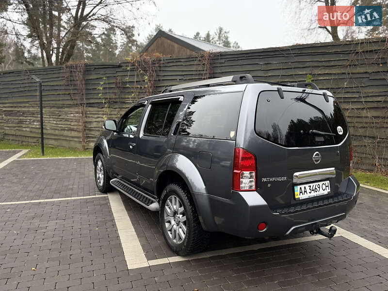 Внедорожник / Кроссовер Nissan Pathfinder 2010 в Киеве