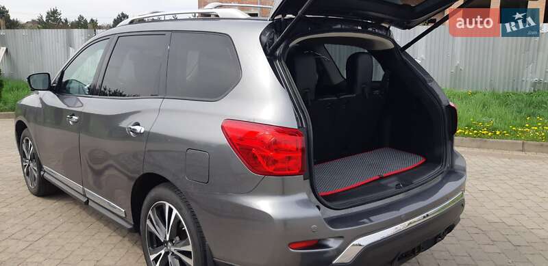 Внедорожник / Кроссовер Nissan Pathfinder 2017 в Львове