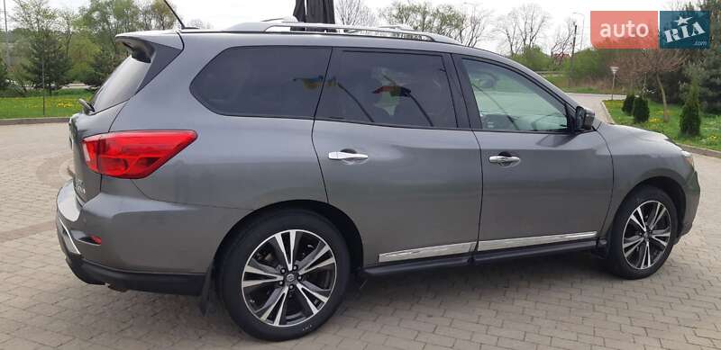 Внедорожник / Кроссовер Nissan Pathfinder 2017 в Львове