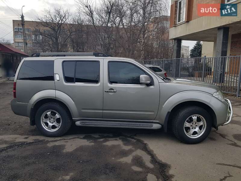 Внедорожник / Кроссовер Nissan Pathfinder 2011 в Черкассах