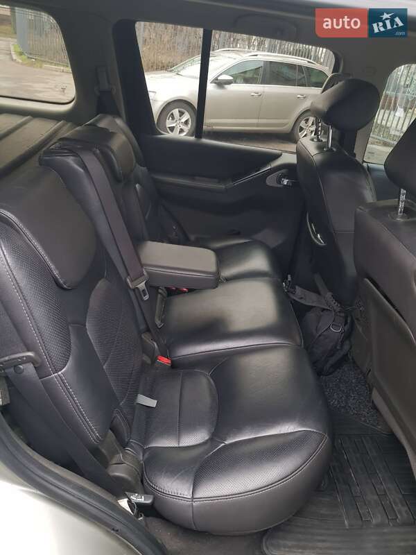 Внедорожник / Кроссовер Nissan Pathfinder 2011 в Черкассах