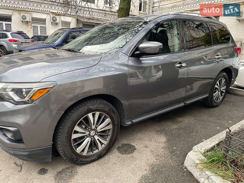 Внедорожник / Кроссовер Nissan Pathfinder 2016 в Киеве