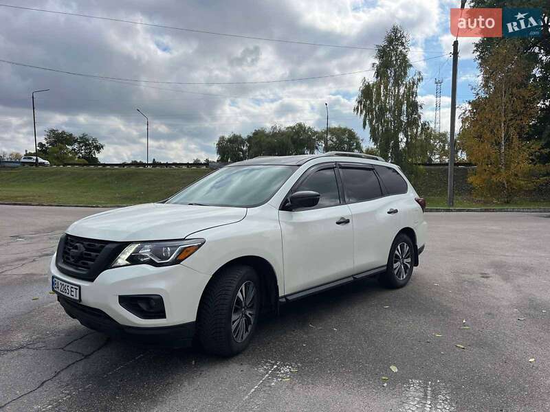 Позашляховик / Кросовер Nissan Pathfinder 2017 в Олександрії