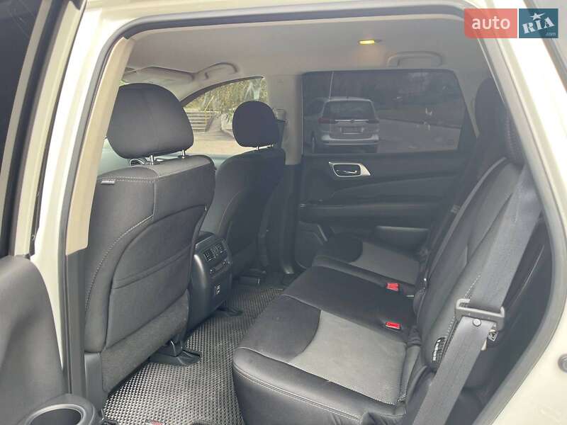 Позашляховик / Кросовер Nissan Pathfinder 2017 в Олександрії