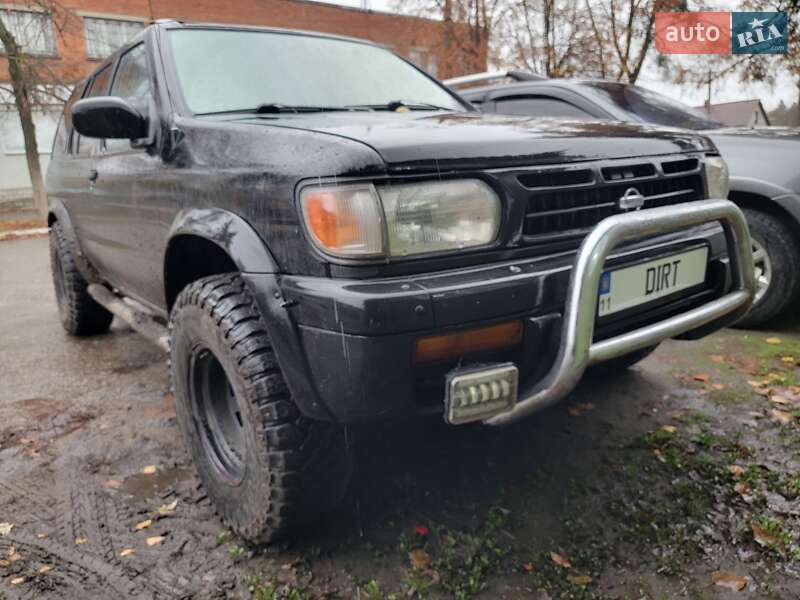 Внедорожник / Кроссовер Nissan Pathfinder 1997 в Харькове
