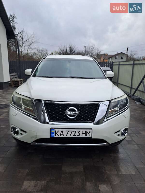 Позашляховик / Кросовер Nissan Pathfinder 2015 в Києві