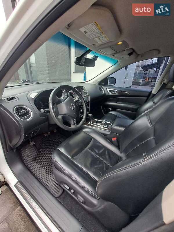 Позашляховик / Кросовер Nissan Pathfinder 2015 в Києві