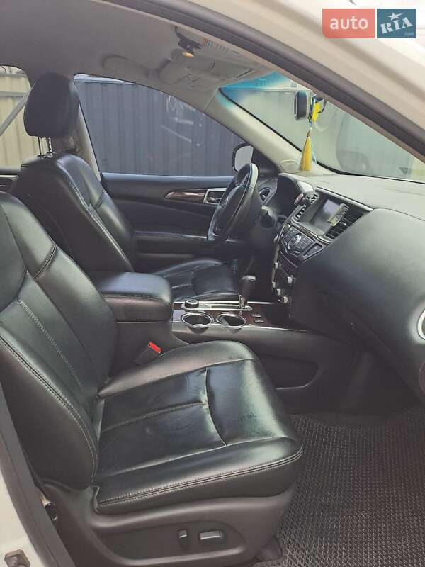 Позашляховик / Кросовер Nissan Pathfinder 2015 в Києві