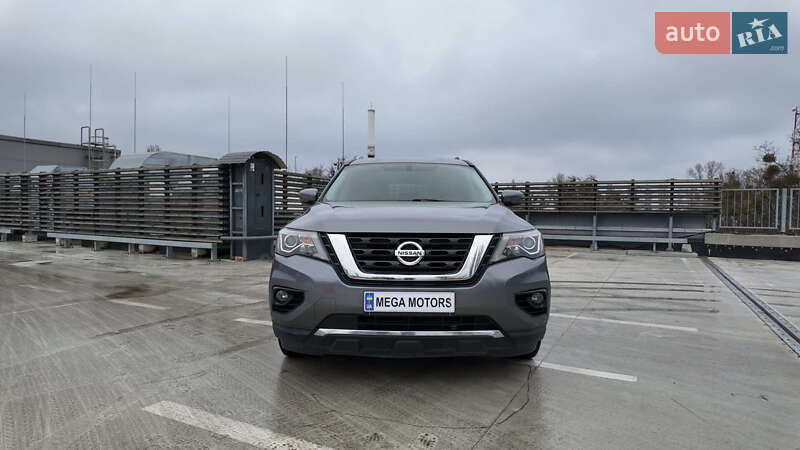 Внедорожник / Кроссовер Nissan Pathfinder 2016 в Киеве