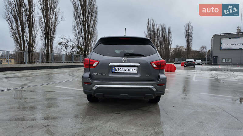 Внедорожник / Кроссовер Nissan Pathfinder 2016 в Киеве