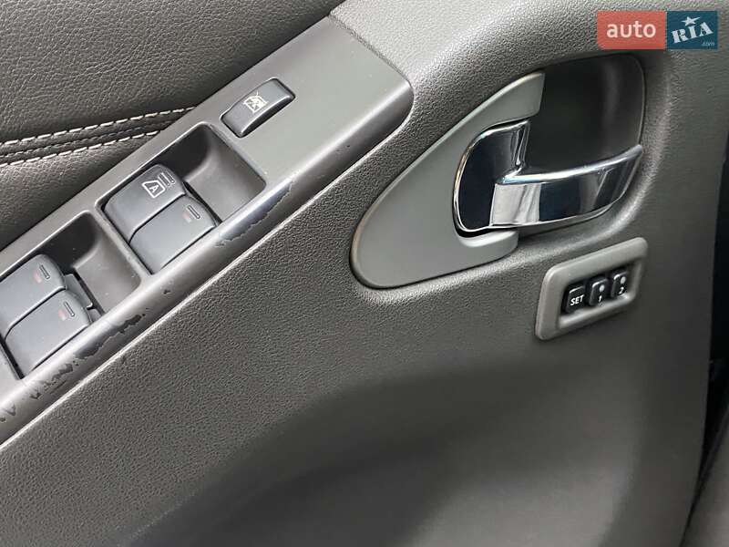 Позашляховик / Кросовер Nissan Pathfinder 2013 в Дніпрі