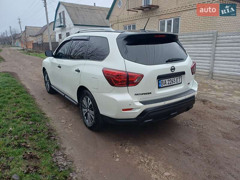 Позашляховик / Кросовер Nissan Pathfinder 2017 в Олександрії фото 18 Позашляховик / Кросовер Nissan Pathfinder 2017 в Олександрії