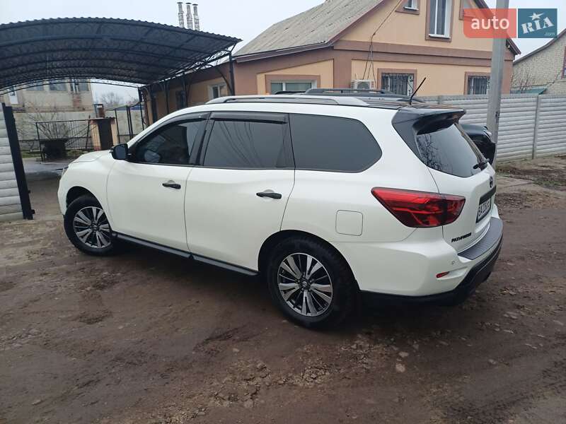 Позашляховик / Кросовер Nissan Pathfinder 2017 в Олександрії фото 13 Позашляховик / Кросовер Nissan Pathfinder 2017 в Олександрії