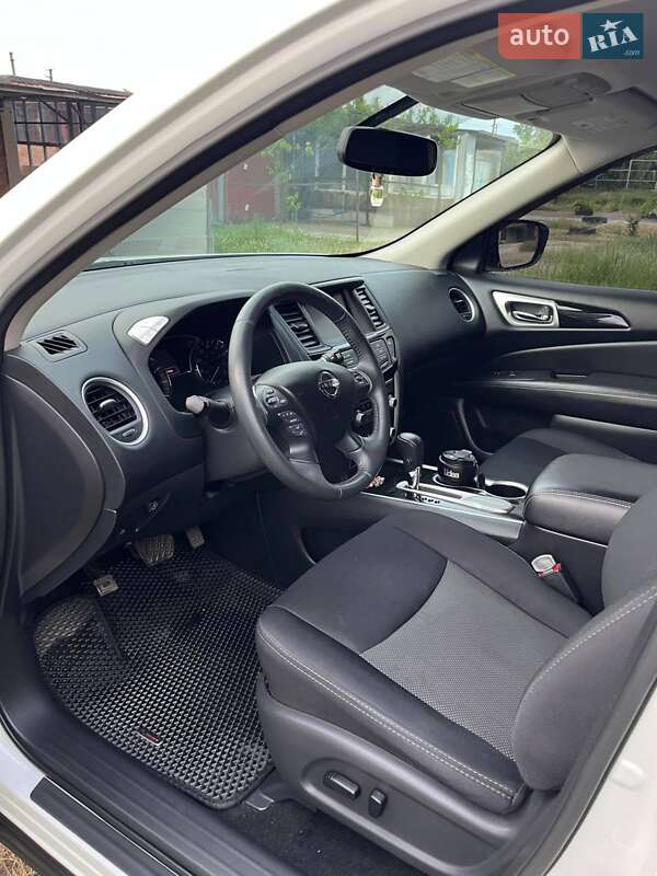 Позашляховик / Кросовер Nissan Pathfinder 2017 в Олександрії фото 37 Позашляховик / Кросовер Nissan Pathfinder 2017 в Олександрії