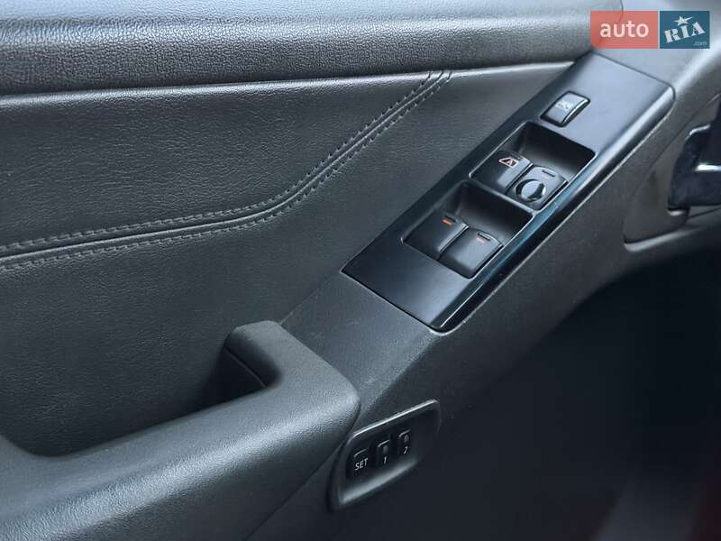 Внедорожник / Кроссовер Nissan Pathfinder 2007 в Харькове