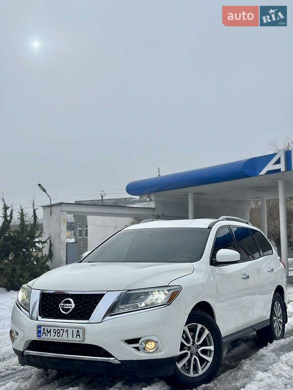 Внедорожник / Кроссовер Nissan Pathfinder 2015 в Черновцах