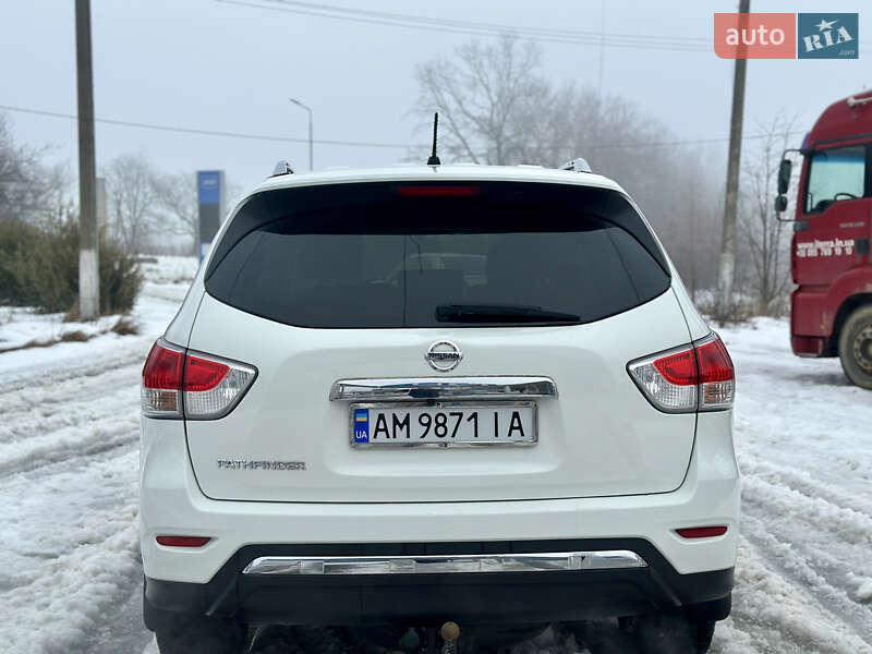 Внедорожник / Кроссовер Nissan Pathfinder 2015 в Черновцах